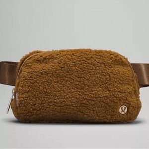 Lululemon Everywhere Belt Bag Sherpa NWT. Sherpa.  Burnt Orange Brown